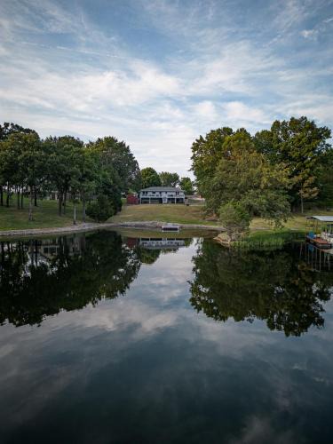 Wolf Creek House | Classic Lakeside Vacation Sleeps 9