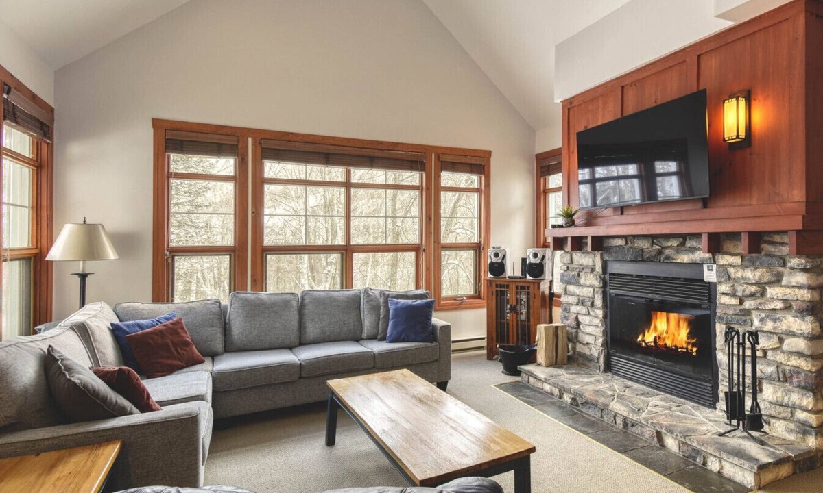 Tremblant-Les-Eaux Villa | Classic Les Eaux Chalet w Sauna near the Mountains