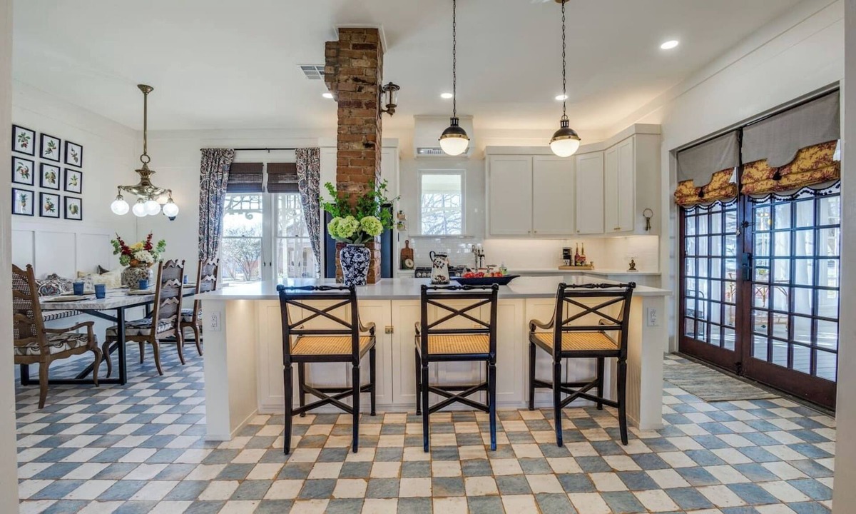 Rockwall House | Classic Meets Modern | Rockwall Stay with Massive Yard for Events