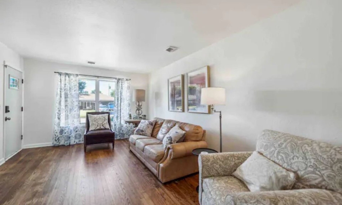 Central Oklahoma City House | Classic Modern, with a splash of Glam!