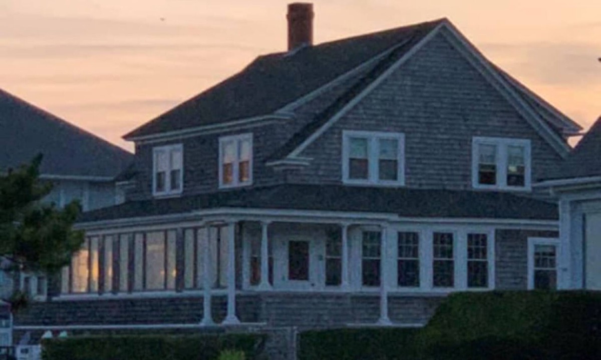 Pine Point House | Classic New England Waterfront Cottage