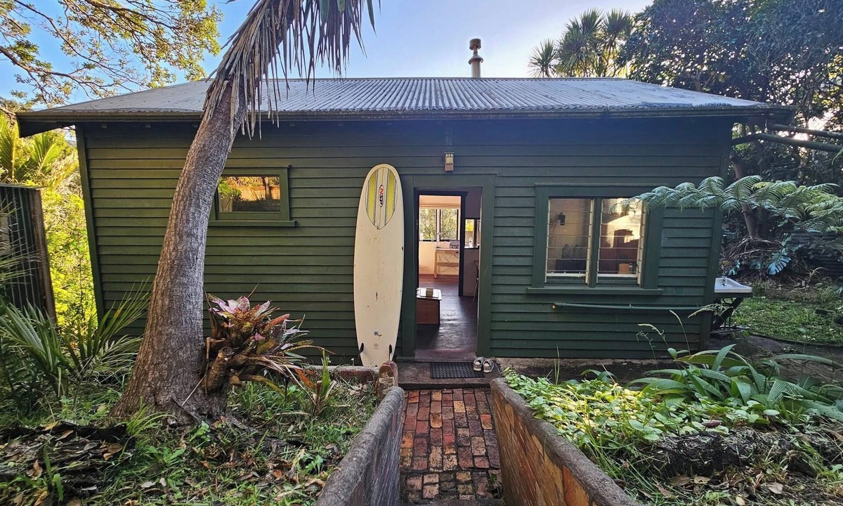 Piha Cottage | Classic Piha Bach - Seaview Road