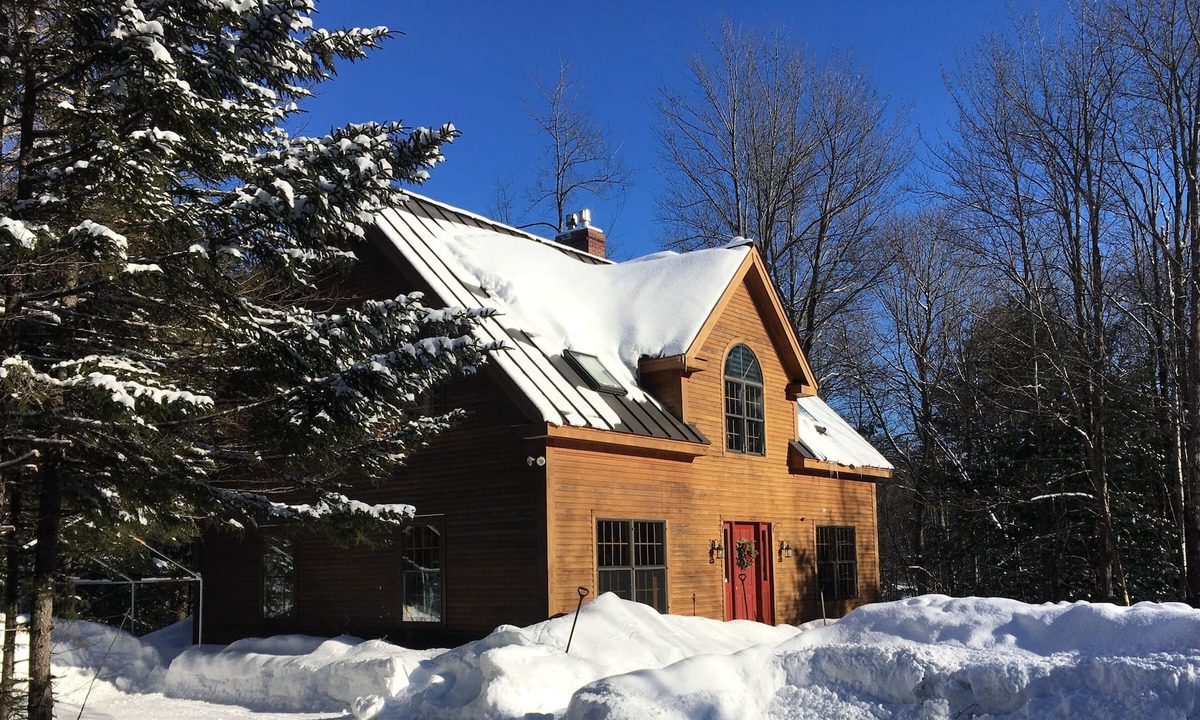 Waterbury House | Classic Post & Beam w/ Hot Tub, Sauna, & More!