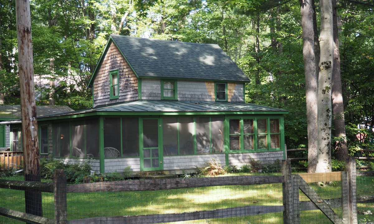 Salisbury Cabin | Classic Vermont Cabin on 2.5 acres Lake Frontage