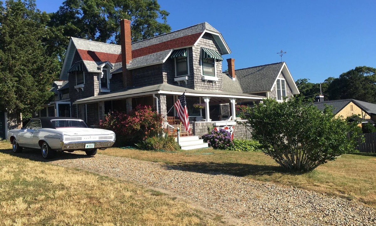 Oak Bluffs House | Classic Vineyard Ocean, Harbor, Lake & Parkview Cottage w/AC
