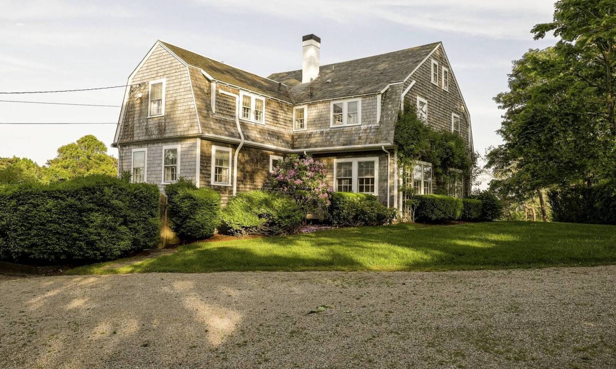 Brimfield House | Classic Waterfront Chatham Estate