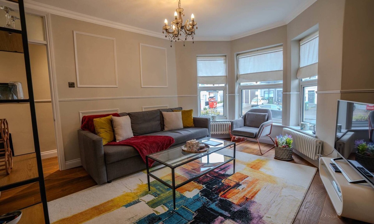 Charlton Apartment | Classical Beauty in Greenwich