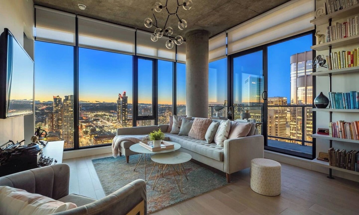 Beltline Apartment | Classy & Comfortable Sub-Penthouse w Pool, AC