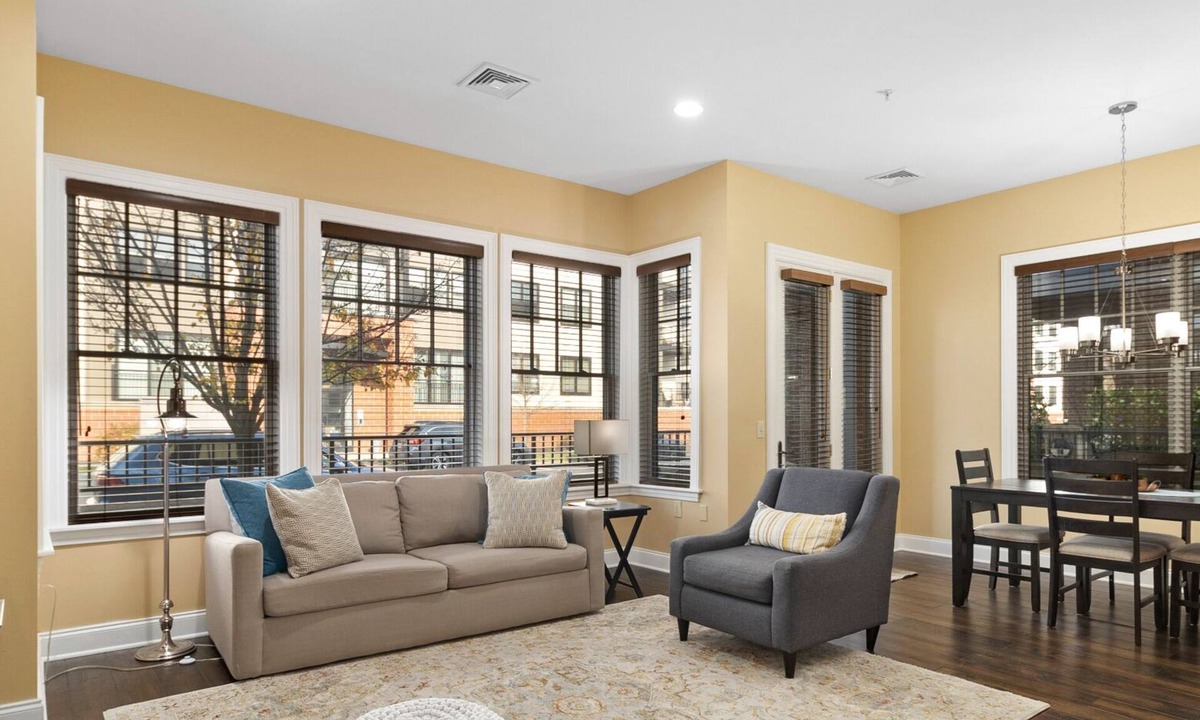 Saratoga Springs Condo | Classy Open Concept Condo!