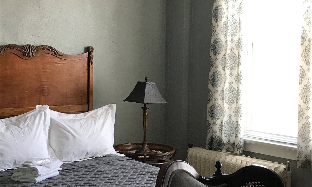 Boone Apartment | Classy Serenity Suite Preferred Partner Rail Explorers, Pets OK