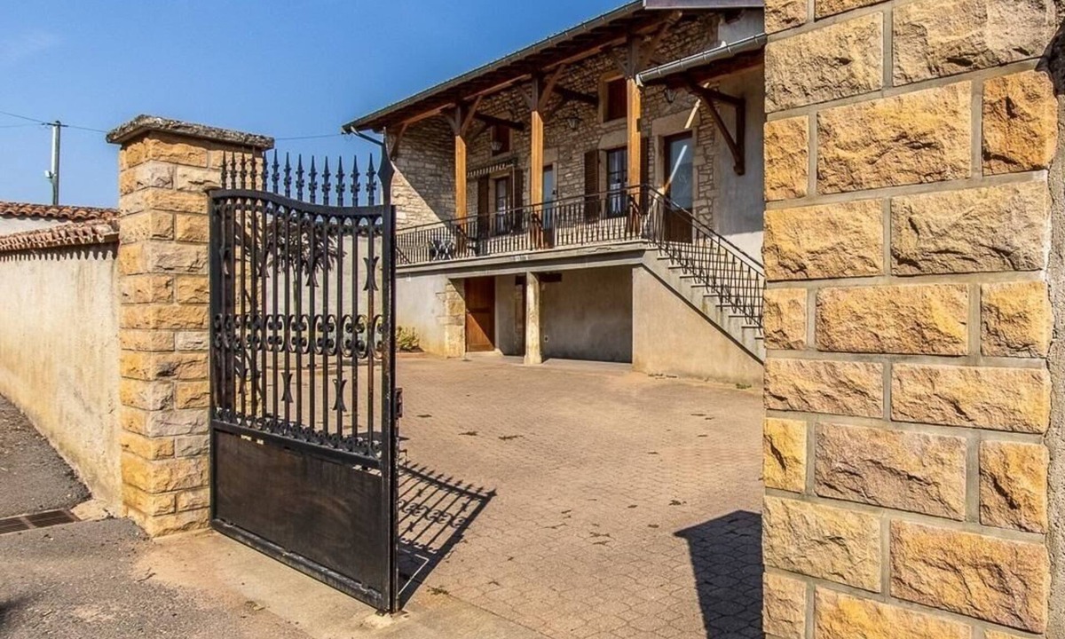 Lugny House | "Claudette's House"