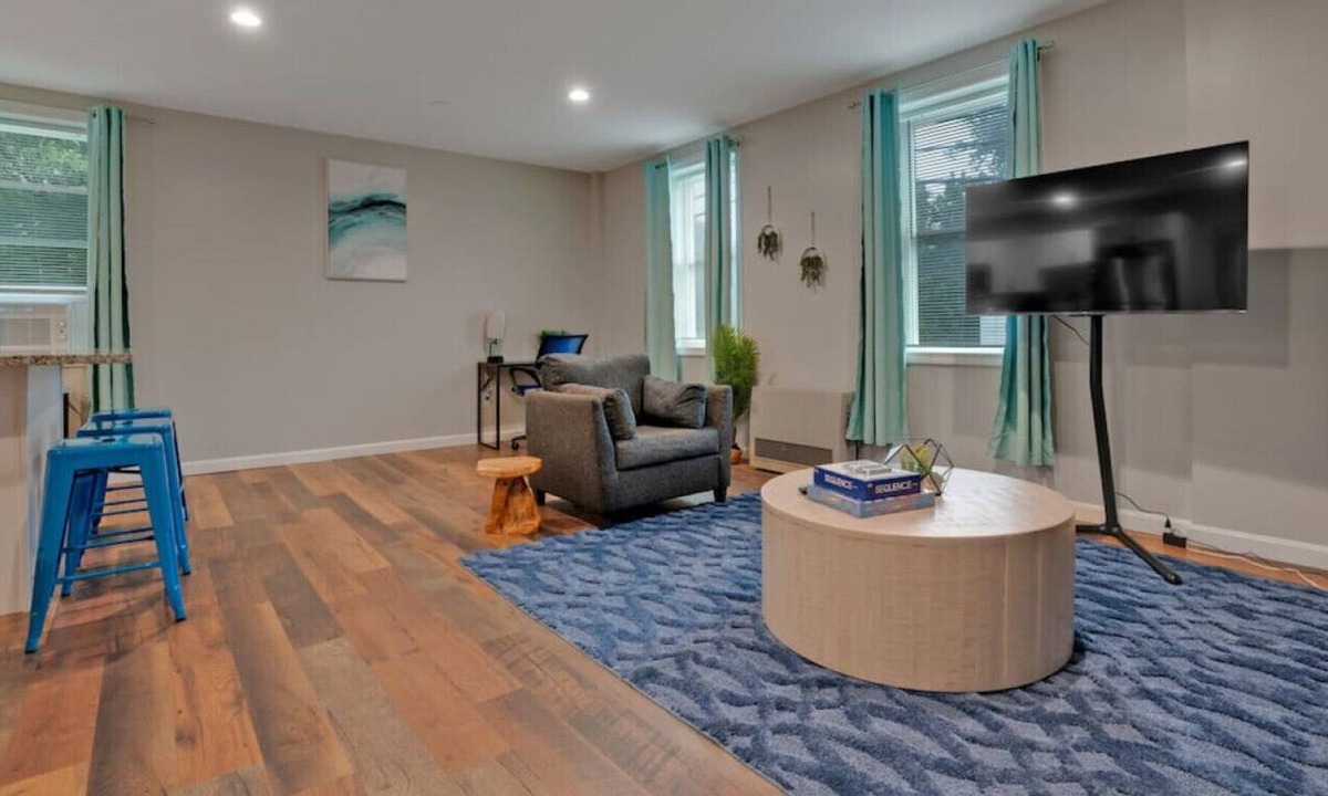 Gorham Apartment | Clean 1BD | Quiet | Long Term Friendly