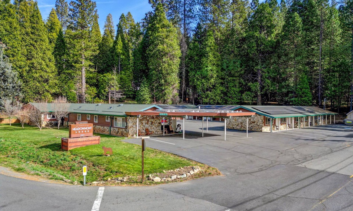 Glencoe Hotel | Clean and Comfortable Lodge Room 12 with Extra Amenities (2 doubles, no pets)