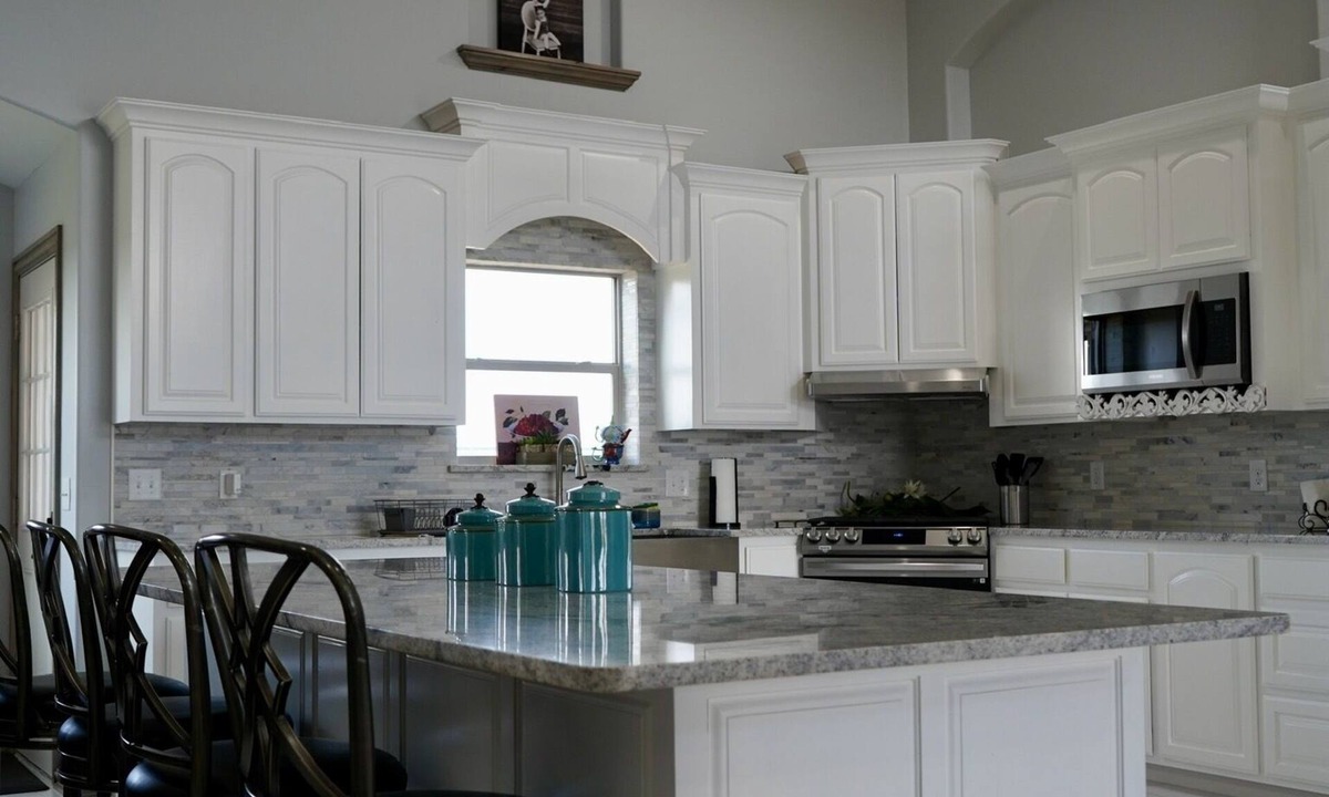 Weatherford House | Clean and cozy farmhouse