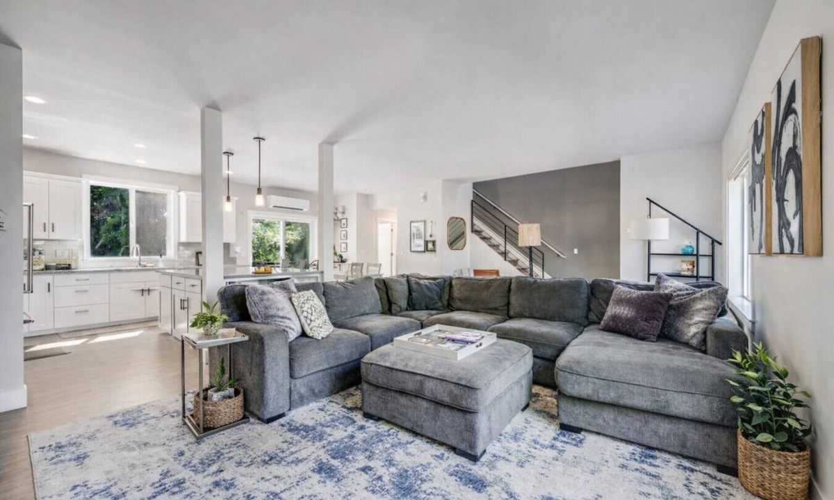 Central Tacoma House | Clean and Modern Central Tacoma Escape