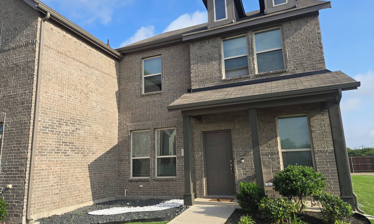 Crowley House | Clean and Peaceful Enjoyable house with AC in charming Crowley, DFW Tx