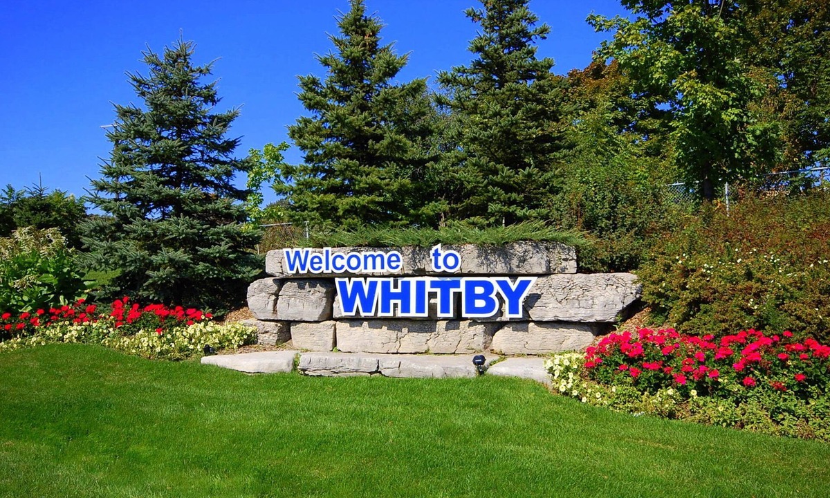 Whitby House | Clean and Spacious 4-bdrm Family home in Whitby!