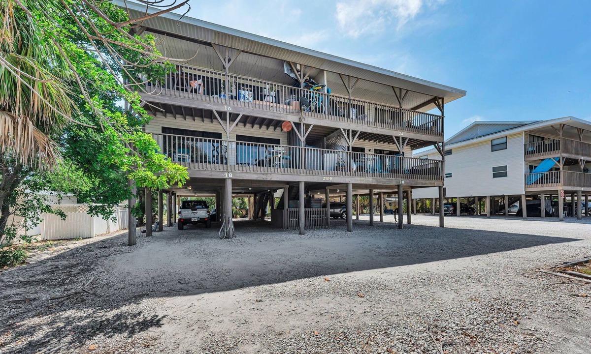 Indian Rocks Beach Villa | Clean, Bright New Beach Villa