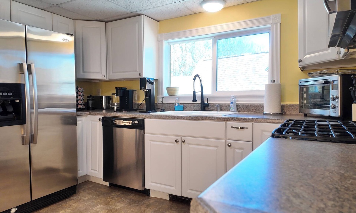 Concord Apartment | Clean Central Spacious Top Unit w/Laundry