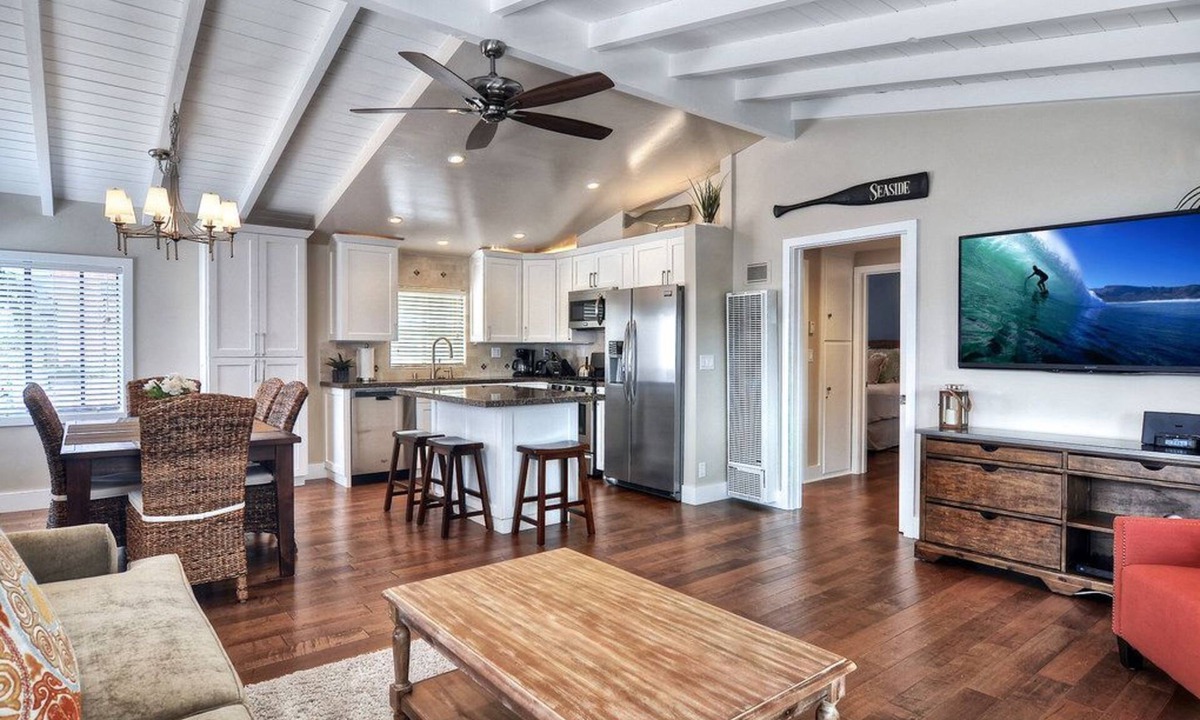 Corona del Mar Condo | Clean & Close to Beach & Village with Loft & A/C-& Garage