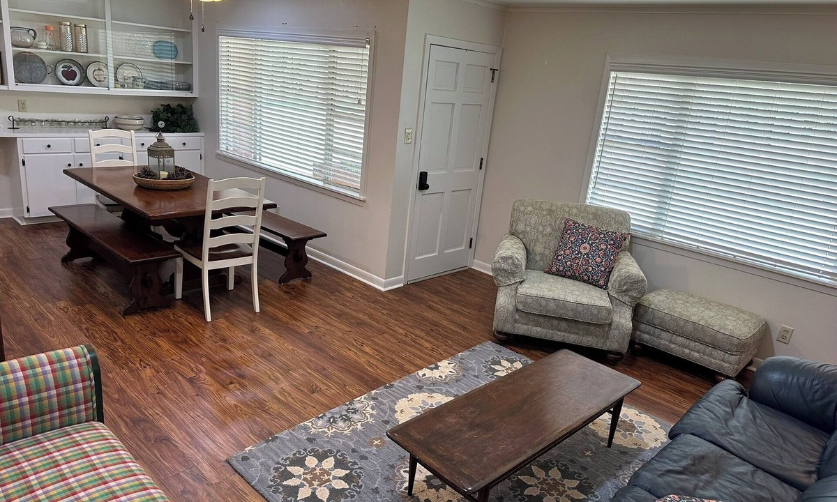 Nacogdoches House | Clean & Comfortable Home in the Pines - 3-bedroom, 2-bath home, family-friendly