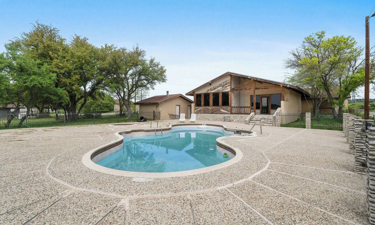 Junction Hotel | Clean, Comfortable, Pet-Friendly Lodge Near I-10 – Ideal for Road Trippers