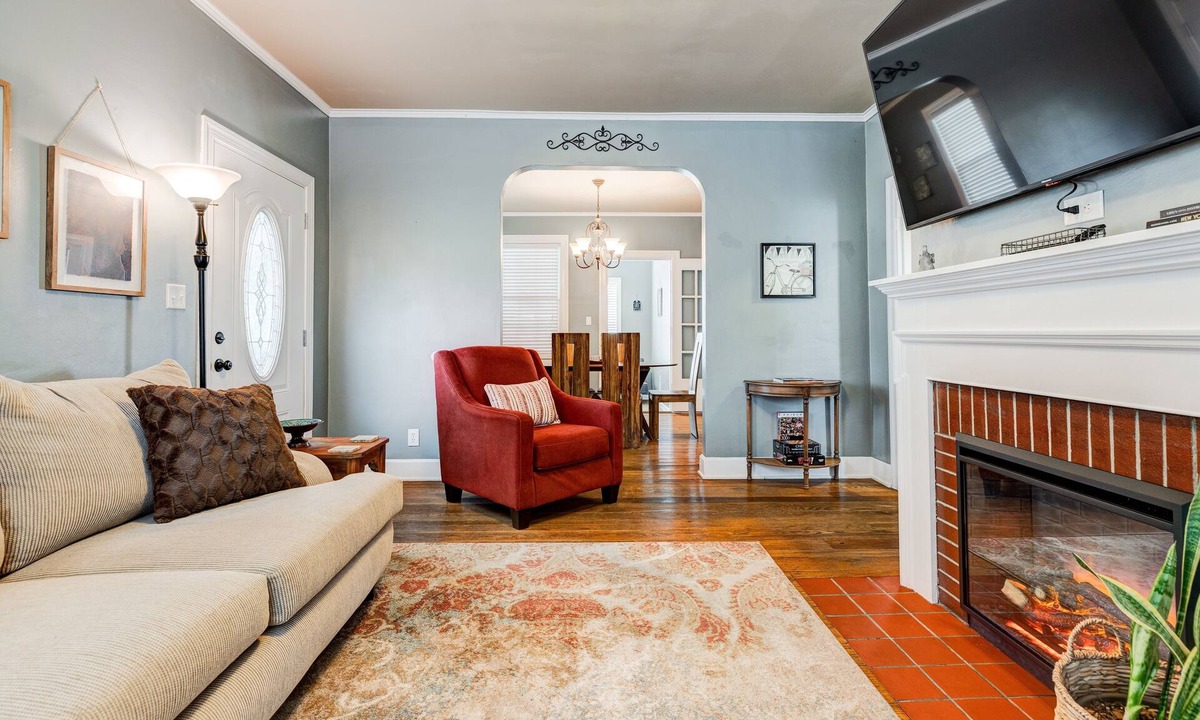 Owensboro House | Clean & comfy 3 bdrm/2 bath home; perfect location