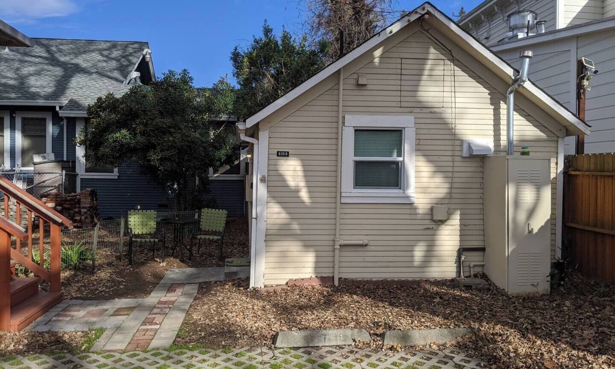 Santa Rosa Cottage | Clean Comfy Cottage Downtown