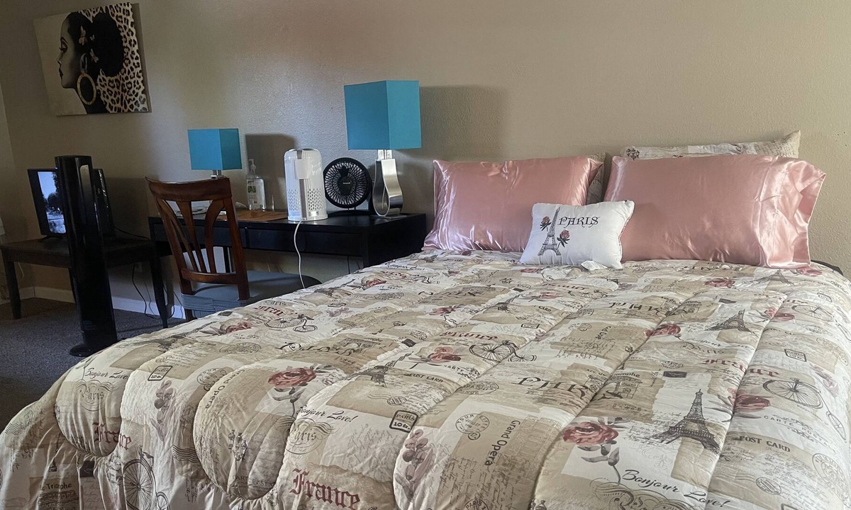 Carmichael House | Clean Comfy Studio