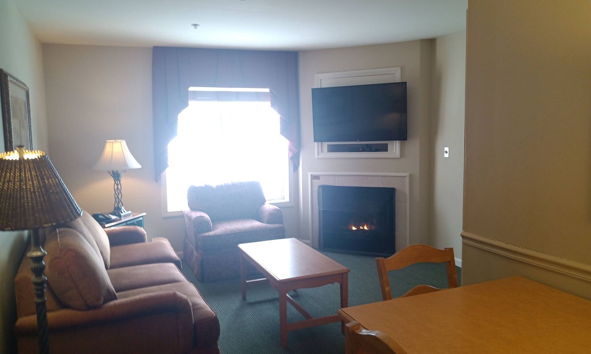 Williamstown Condo | Clean+Comfy1BRw/Views! OpenLR/D/K! GasFP, HPool,HTub, WorkRemote+Play AllYear!🤗