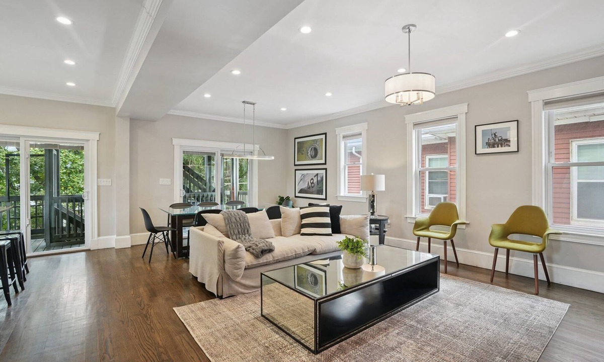 Dorchester House | Clean contemporary Boston duplex
