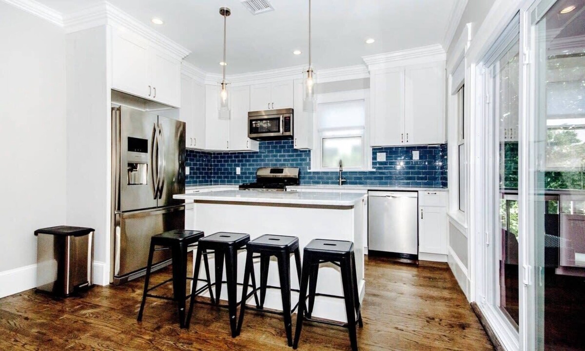 Dorchester House | Clean, Contemporary Duplex | Sleeps 20