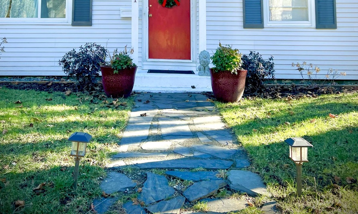 Brattleboro House | Clean & Convenient - Pets stay free!