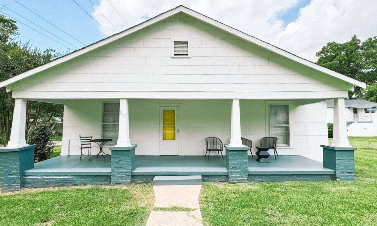Rossville House | Clean & Cozy! 2BR, Pets welcome!