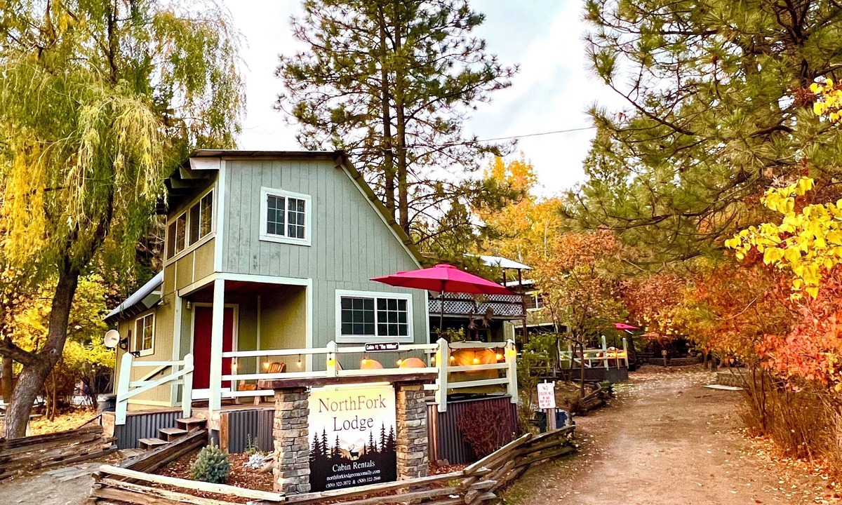 Conconully Cabin | Clean cozy cabin within 1/2 mile of 2 lakes and 100’s of sq miles of wilderness.