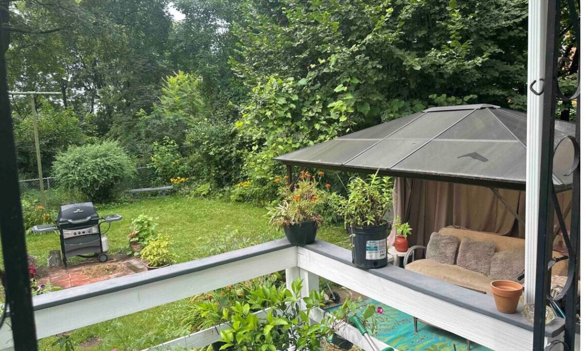 Albany House | Clean Family Retreat for8, 3BR with Fast Wi-Fi,nice Backyard & Plenty of Parking