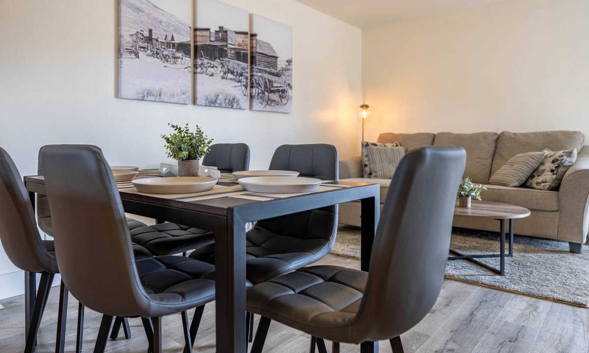 Cody House | Clean, Modern! 3 Bedrooms, River, Downtown