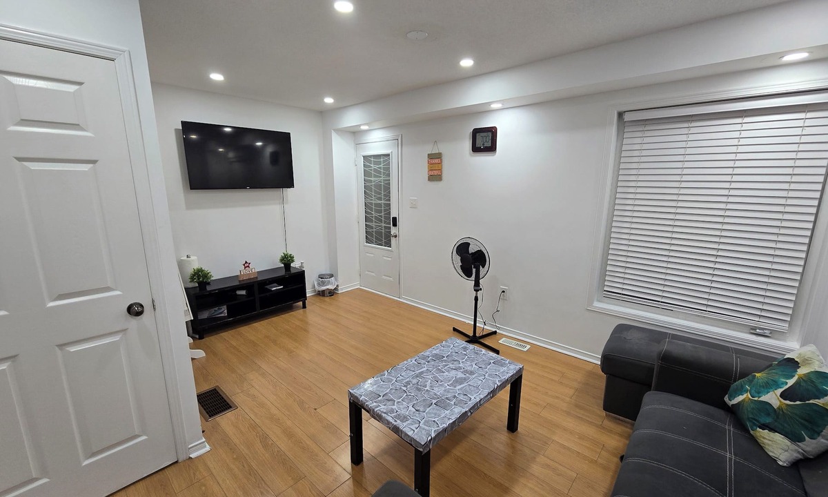 Ajax House | Clean precious house