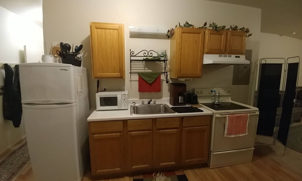 Mount Clemens Apartment | Clean, private Single unit efficiency