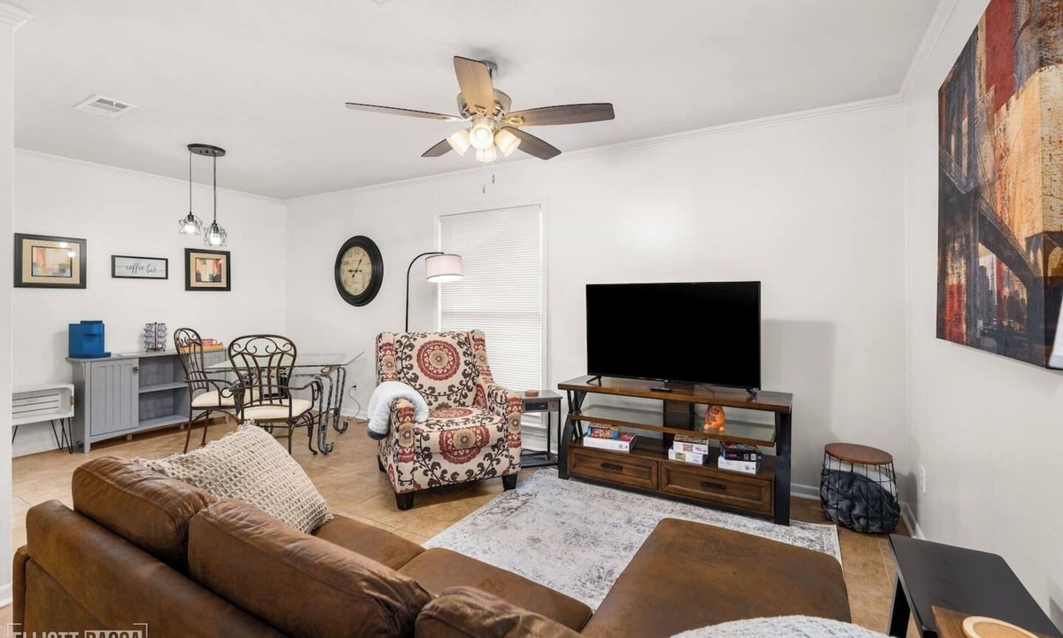 Alexandria House | Clean & Quiet 1BR King w/W/D + WiFi by Ponytail