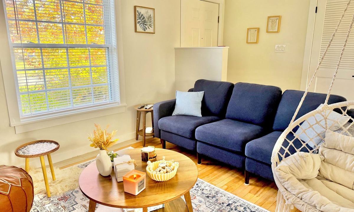 Sydney Apartment | Clean & Quiet 2BR Suite Private Entrance Parking .Minutes to Hospital & Shop