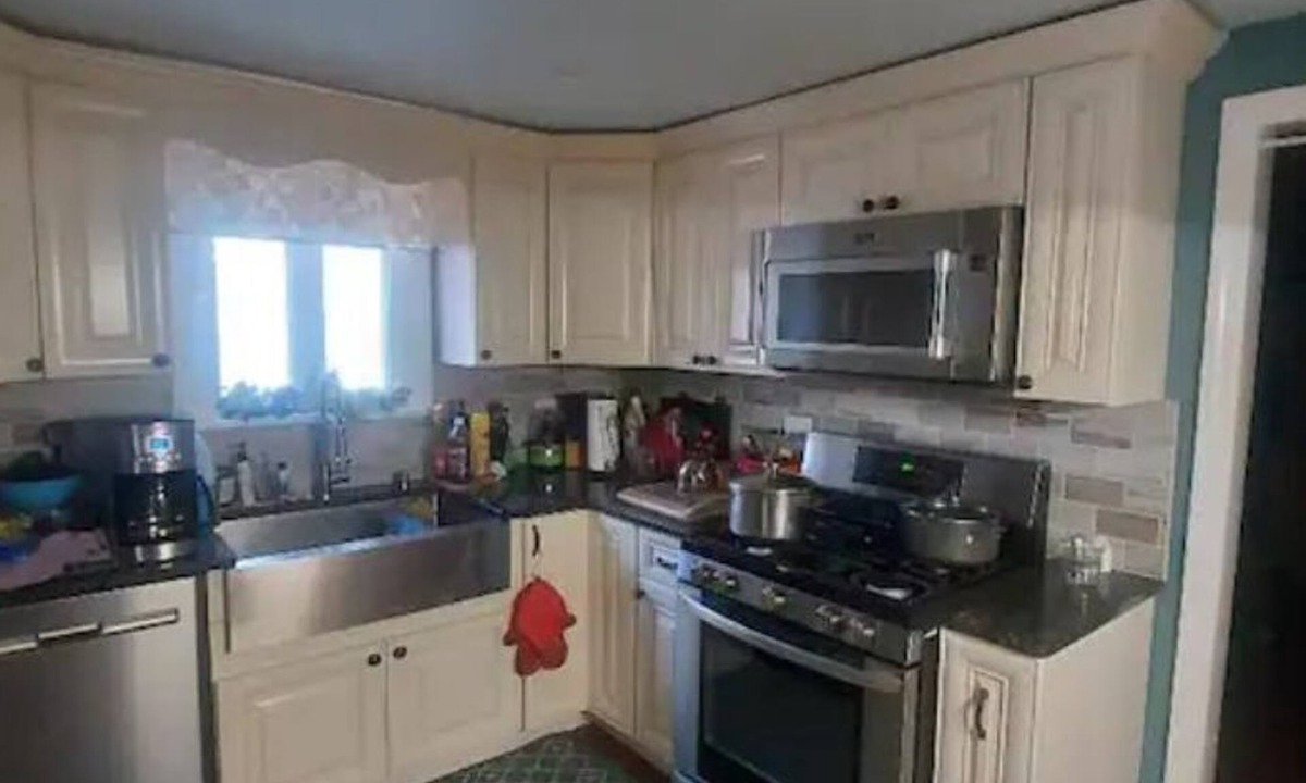 Newport House | Clean Sanitized upscale suite. One or two beds. Private Bath