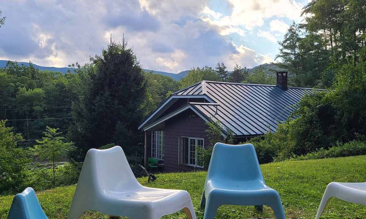 Phoenicia House | Clean & Serene 4 BR House with mountain & river views. Great for groups!