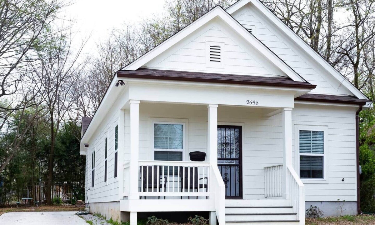 University District House | Clean & Serene House + Studio - easy on/off I-40