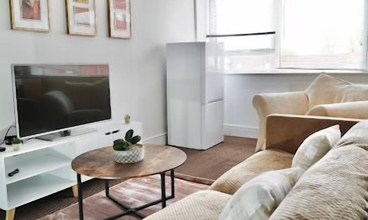 Brierley Hill Apartment | Clean, Spacious 2-Bed Apartment in Brierley Hill