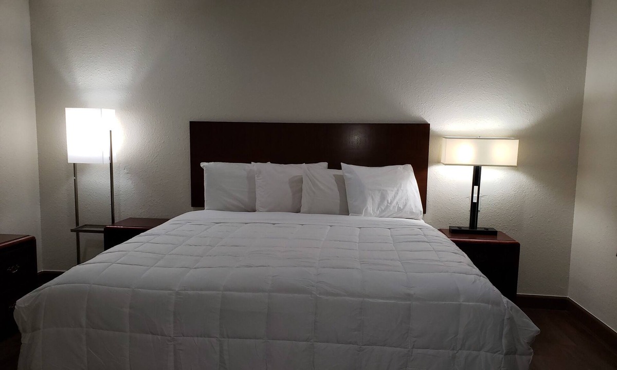 Quitman Hotel | CLEAR LAKES INN