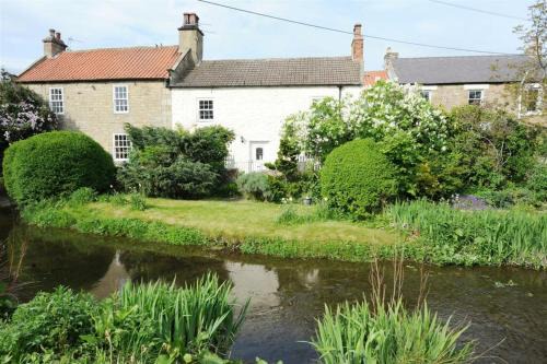 Aldbrough St. John House | Clearwater 17th Century Cottage