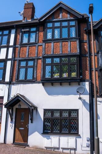 London Borough of Bromley Apartment | Cleave House - Chic & Stylish 3 bed house