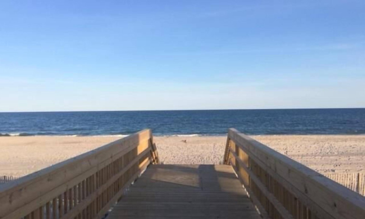 Ocean Beach Hotel | Clegg's Hotel