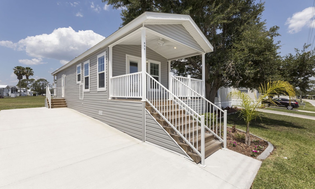 Clermont RV Rental | Clerbrook Golf & RV Resort - Caravan Park